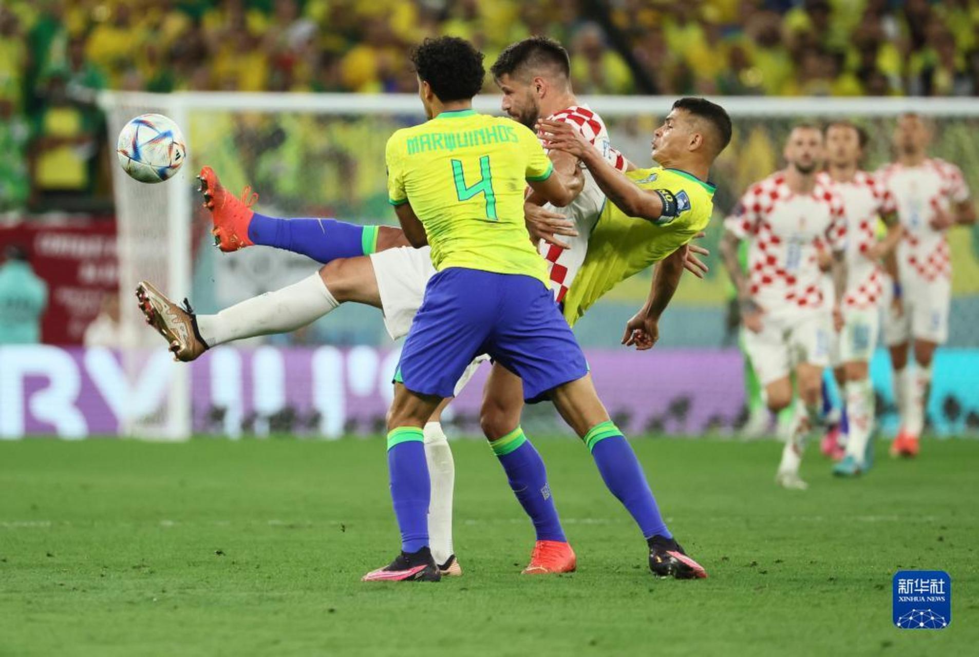 欧宝oubao官网-足球比赛现场一片混战激烈的比拼